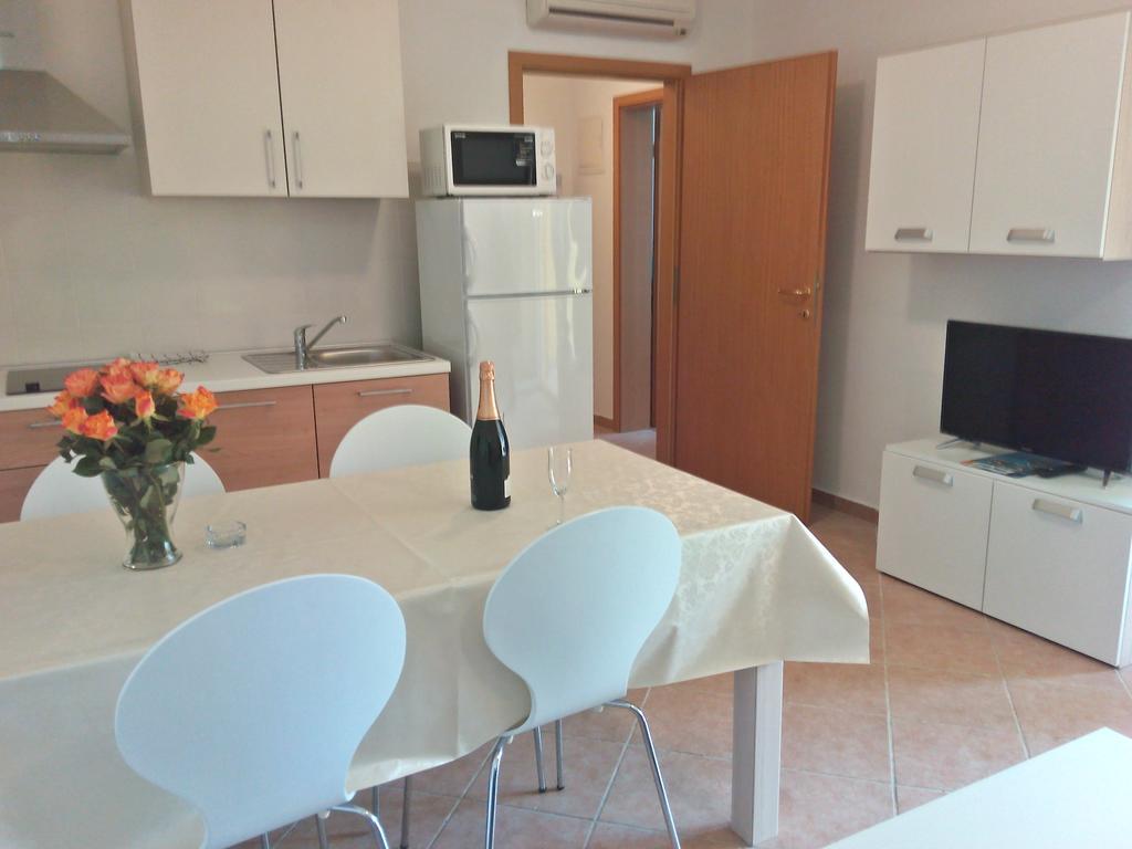 אומאג Apartmani Svjetionik מראה חיצוני תמונה