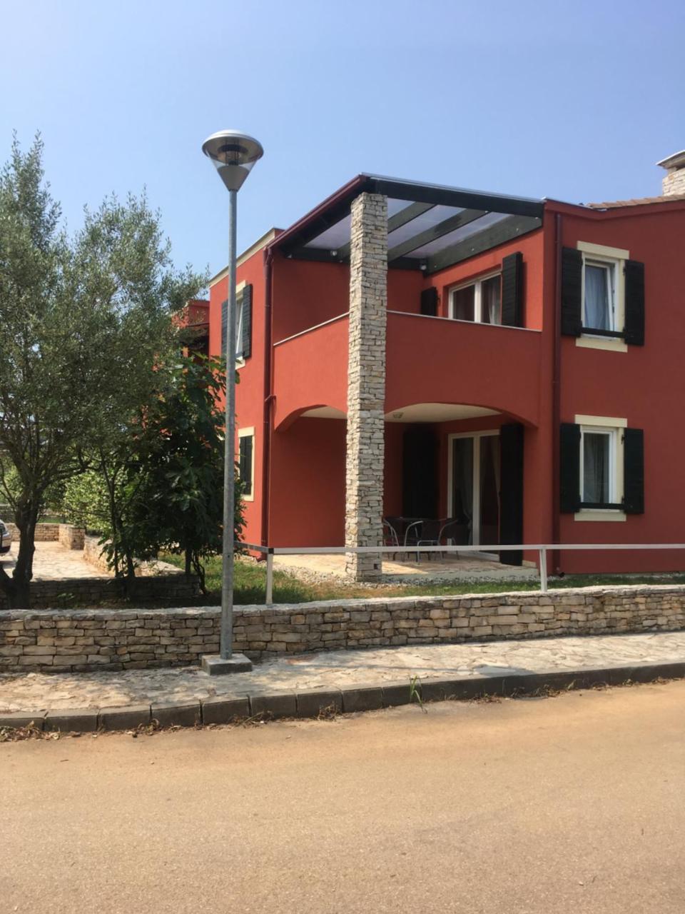 אומאג Apartmani Svjetionik מראה חיצוני תמונה