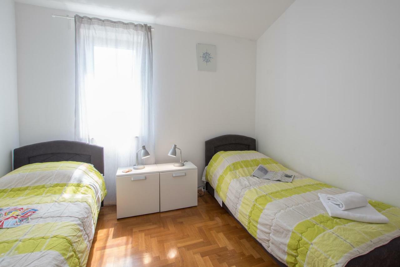 אומאג Apartmani Svjetionik מראה חיצוני תמונה