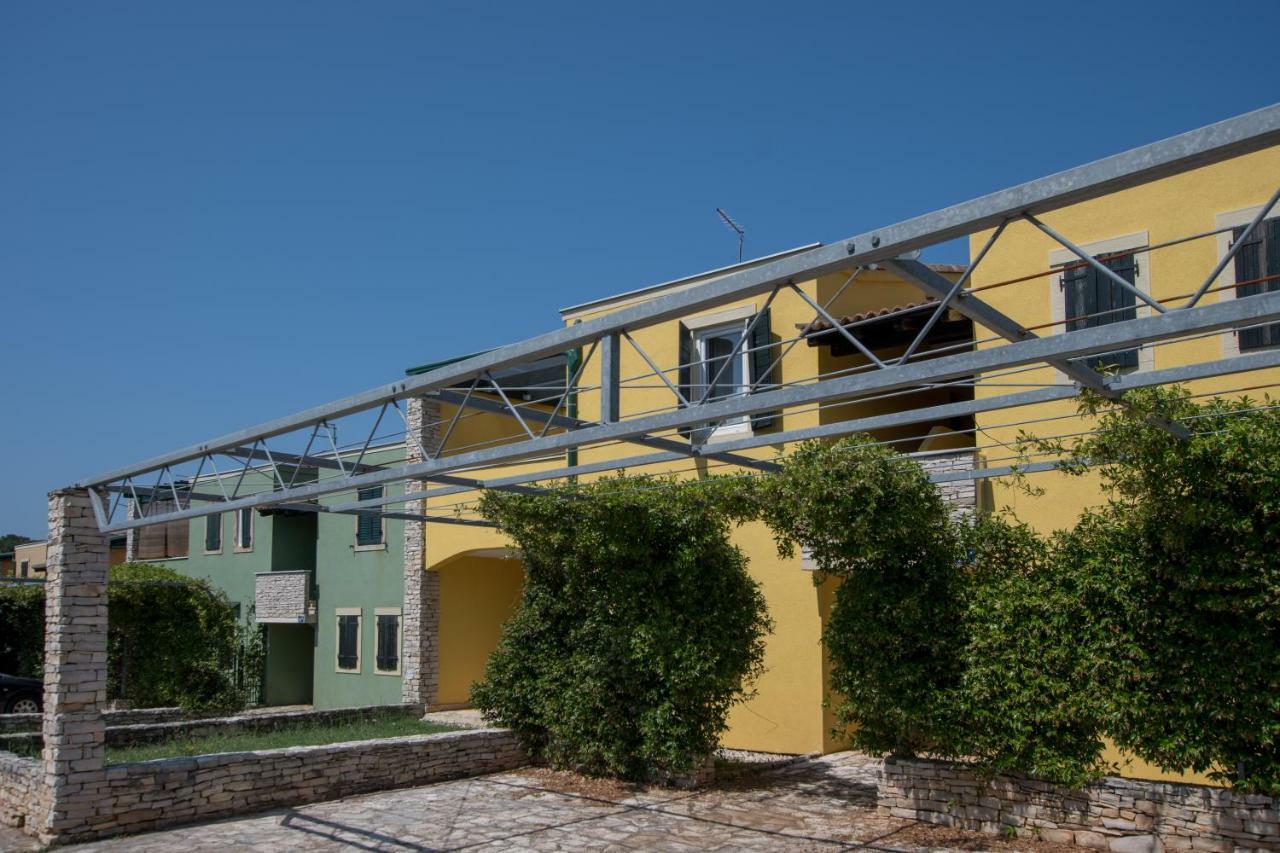 אומאג Apartmani Svjetionik מראה חיצוני תמונה