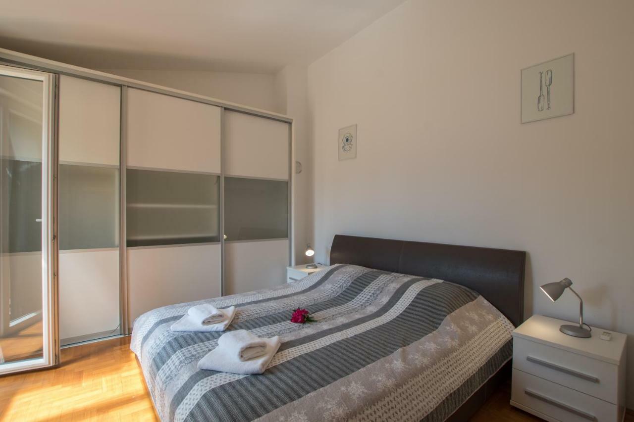 אומאג Apartmani Svjetionik מראה חיצוני תמונה