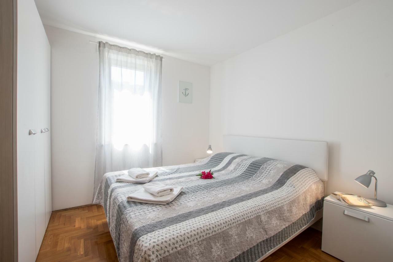 אומאג Apartmani Svjetionik מראה חיצוני תמונה